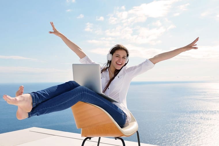 happy-woman-with-pc-at-beach.jpg